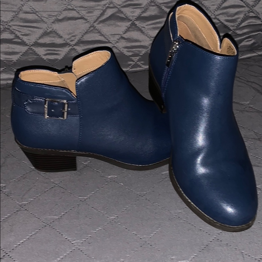 Vionic baby blue booties